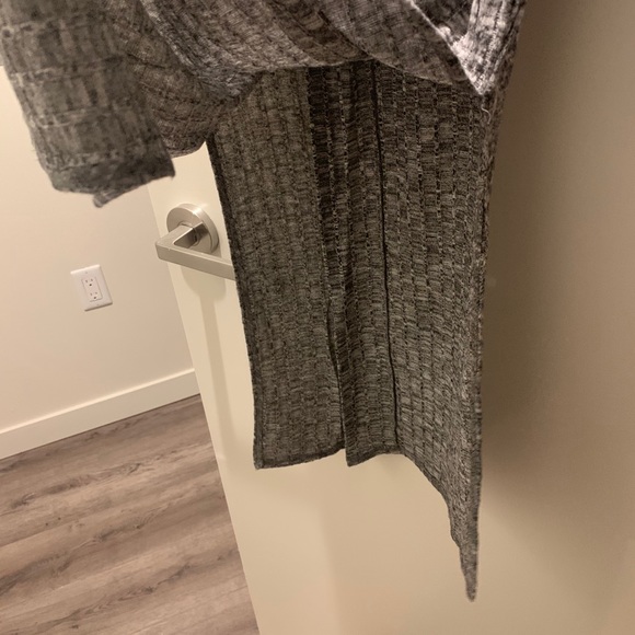 Gray long sleeve slit on the sides only wore once - Picture 2 of 2